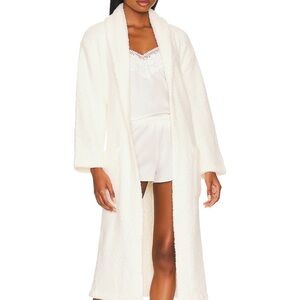 Women's Barefoot Dreams White Robe